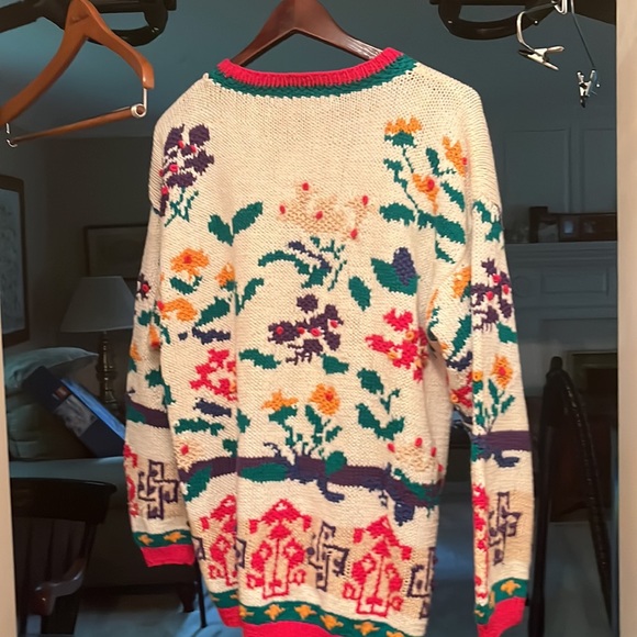 Chinawear multi color large sweater, white background - Picture 4 of 4